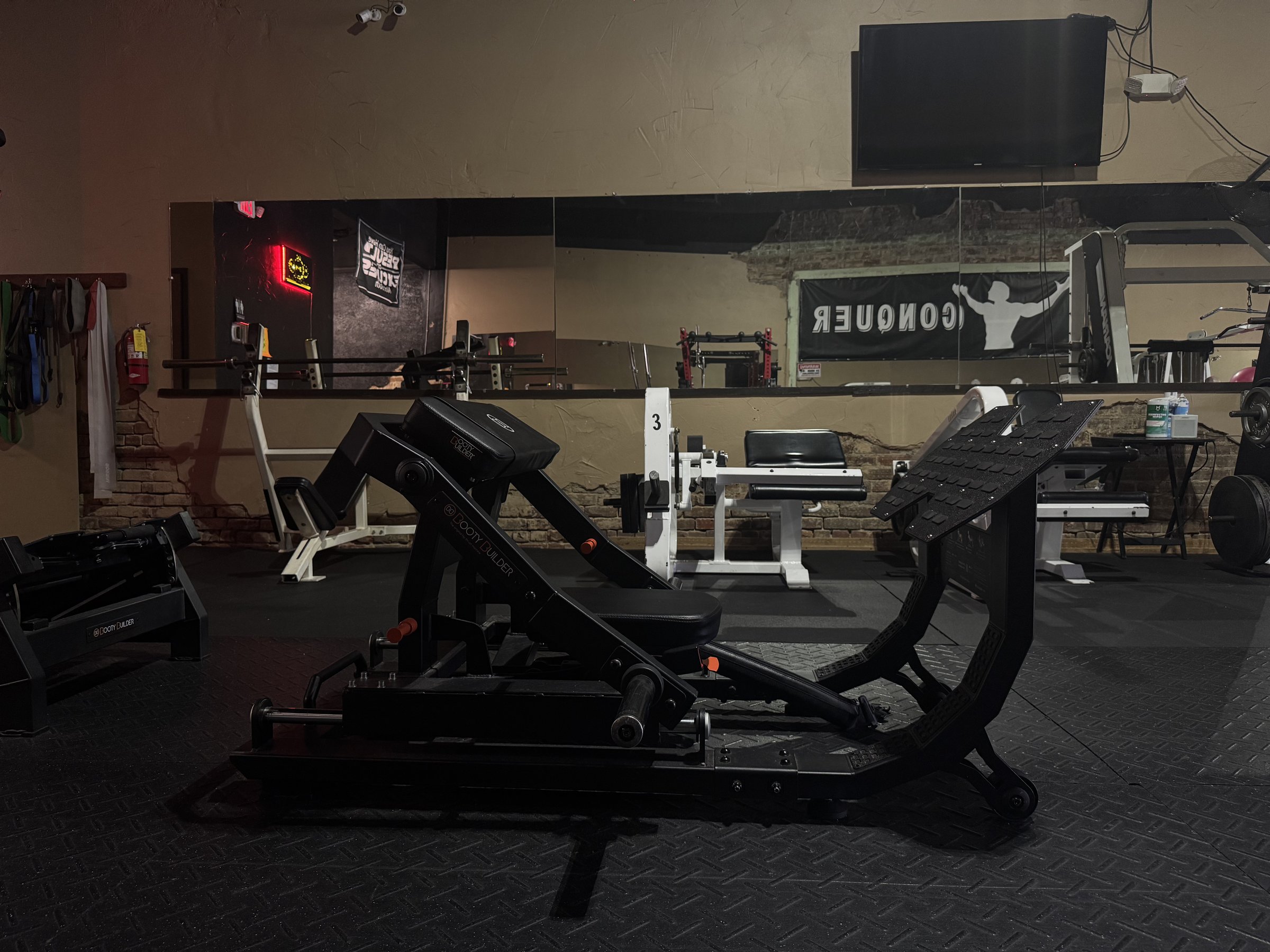 Booty builder / hip thrust machine