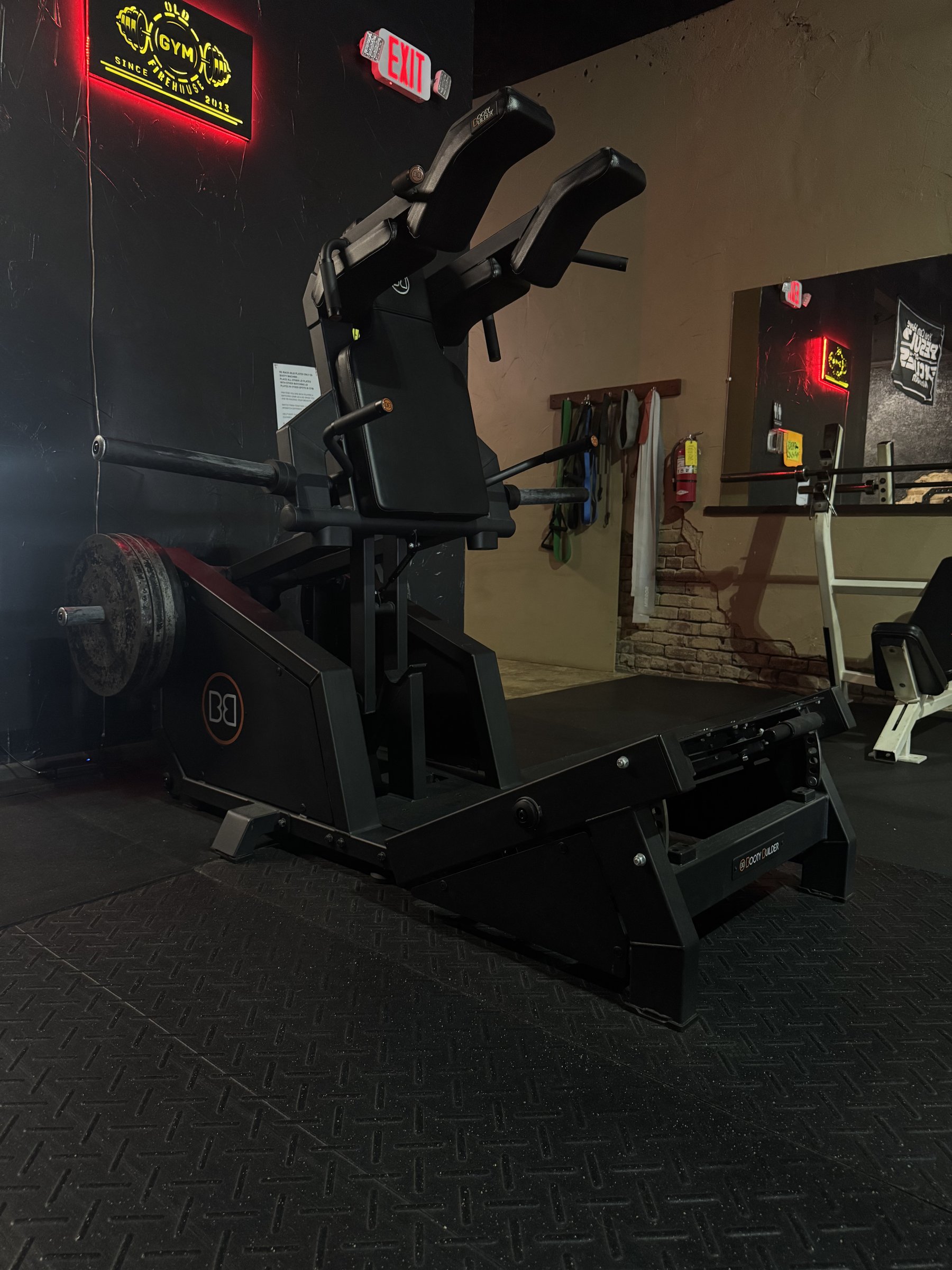Hack squat machine